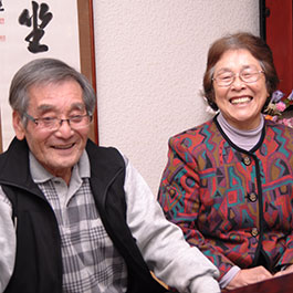70代男性と女性の写真
